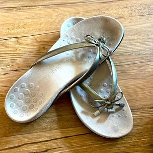 Vionic Bella Toe-post Orthaheel Sandal Pewter 10